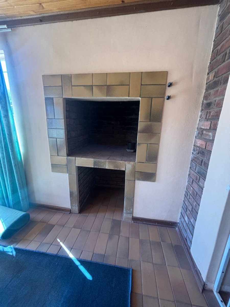 4 Bedroom Property for Sale in Postmasburg Northern Cape